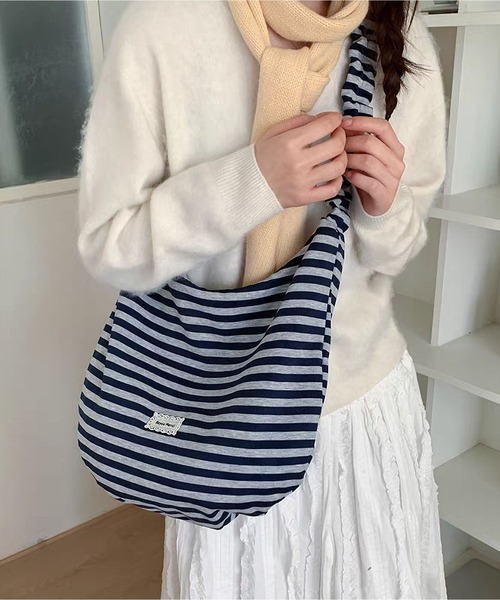 LA VORAGINE(ラ ヴォラジネ)の「ボーダー&スター ドロストショルダーバッグ A4対応大容量(ショルダーバッグ・レディース・GRAY/Navy/Black・FREE)」の15枚目の写真