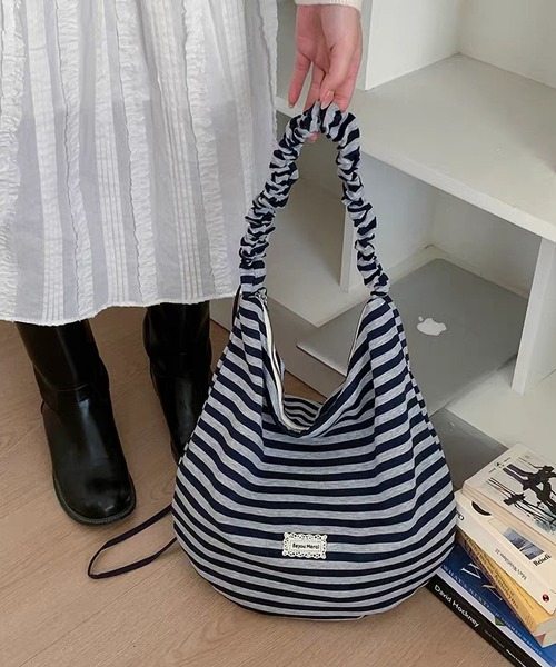 LA VORAGINE(ラ ヴォラジネ)の「ボーダー&スター ドロストショルダーバッグ A4対応大容量(ショルダーバッグ・レディース・GRAY/Navy/Black・FREE)」の17枚目の写真