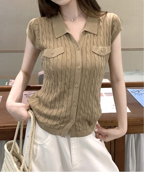 &soiree(アンドソワレ)の「フェイクポケット付きスキッパー衿半袖ケーブルニットカーディガン(カーディガン/ボレロ・レディース・オートミール/ブラック/グレー/ベージュ/ブラウン・FREE)」の5枚目の写真