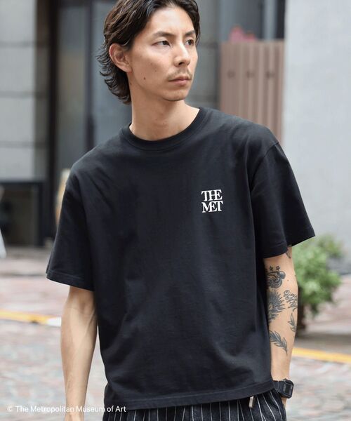 FFEIN(フェイン)の「【FFEIN(フェイン)】The MetワンポイントロゴTシャツ / メトロポリタン美術館 半袖 クルーネック プリント ワンポイント プリント(Tシャツ/カットソー・メンズ・レッド/その他1/ネイビー/ブラック/ホワイト・LARGE/MEDIUM/SMALL)」の3枚目の写真