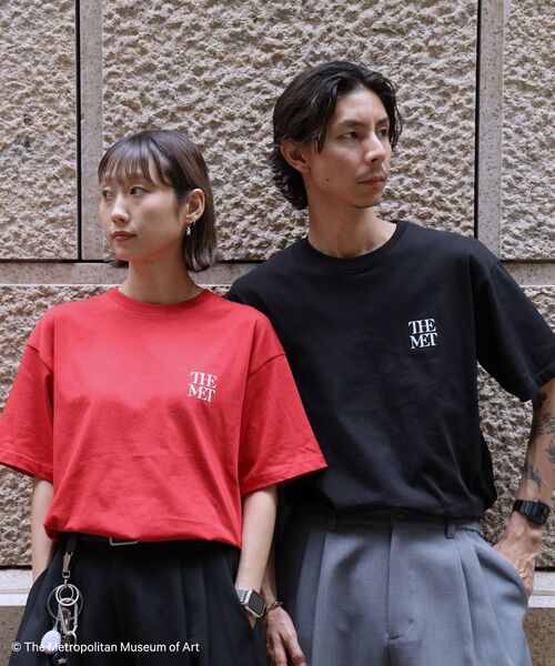 FFEIN(フェイン)の「【FFEIN(フェイン)】The MetワンポイントロゴTシャツ / メトロポリタン美術館 半袖 クルーネック プリント ワンポイント プリント(Tシャツ/カットソー・メンズ・レッド/その他1/ネイビー/ブラック/ホワイト・LARGE/MEDIUM/SMALL)」の21枚目の写真