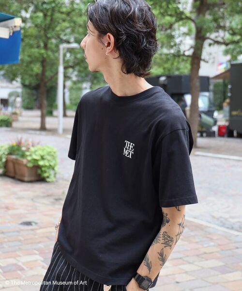FFEIN(フェイン)の「【FFEIN(フェイン)】The MetワンポイントロゴTシャツ / メトロポリタン美術館 半袖 クルーネック プリント ワンポイント プリント(Tシャツ/カットソー・メンズ・レッド/その他1/ネイビー/ブラック/ホワイト・LARGE/MEDIUM/SMALL)」の19枚目の写真