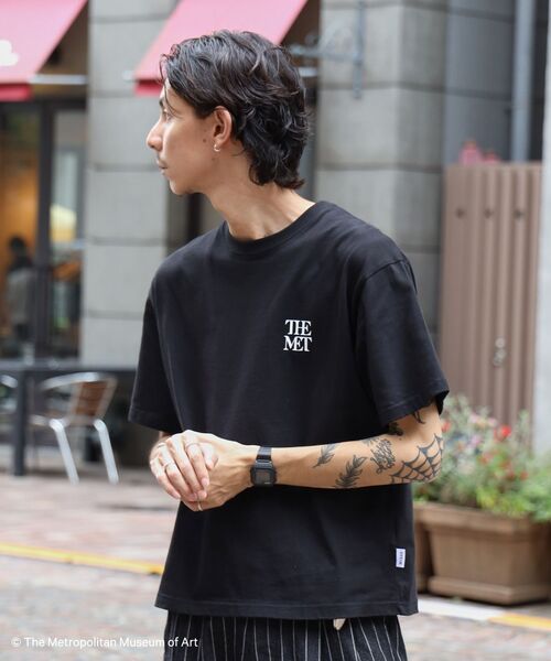 FFEIN(フェイン)の「【FFEIN(フェイン)】The MetワンポイントロゴTシャツ / メトロポリタン美術館 半袖 クルーネック プリント ワンポイント プリント(Tシャツ/カットソー・メンズ・レッド/その他1/ネイビー/ブラック/ホワイト・LARGE/MEDIUM/SMALL)」の12枚目の写真