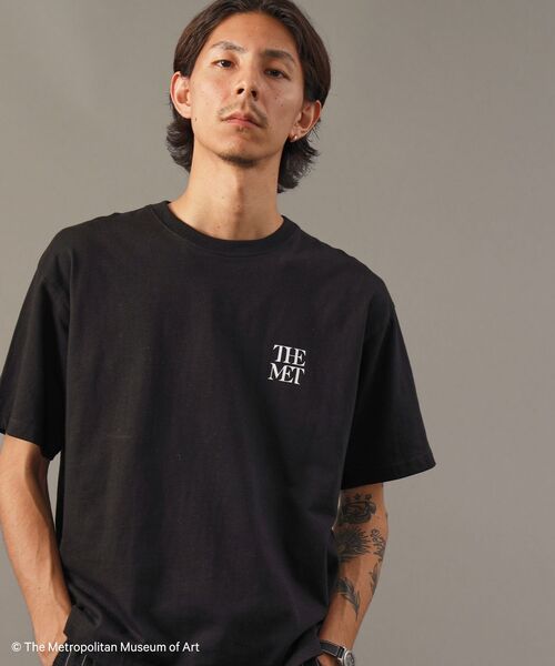 FFEIN(フェイン)の「【FFEIN(フェイン)】The MetワンポイントロゴTシャツ / メトロポリタン美術館 半袖 クルーネック プリント ワンポイント プリント(Tシャツ/カットソー・メンズ・レッド/その他1/ネイビー/ブラック/ホワイト・LARGE/MEDIUM/SMALL)」の6枚目の写真