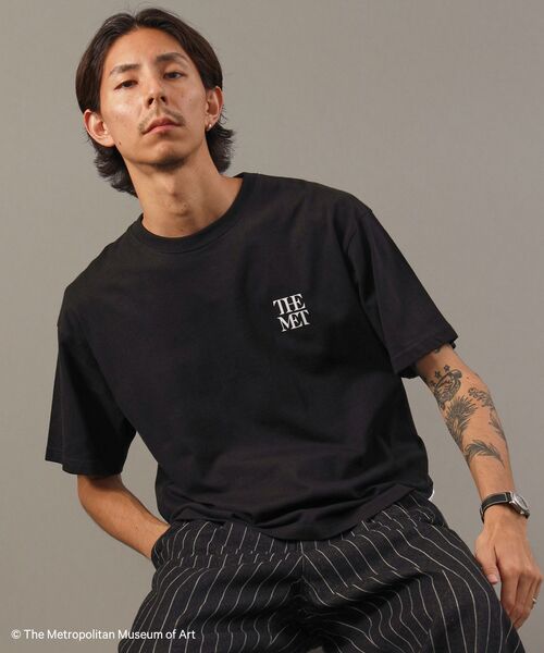 FFEIN(フェイン)の「【FFEIN(フェイン)】The MetワンポイントロゴTシャツ / メトロポリタン美術館 半袖 クルーネック プリント ワンポイント プリント(Tシャツ/カットソー・メンズ・レッド/その他1/ネイビー/ブラック/ホワイト・LARGE/MEDIUM/SMALL)」の8枚目の写真