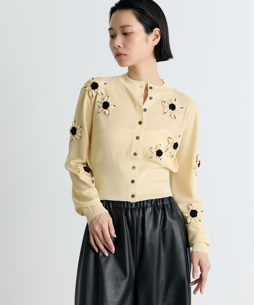 CLANE(クラネ)の「【CLANE/クラネ】FLOWER MOTIF KNIT CARDIGAN/フラワーモチーフニットカーディガン(カーディガン/ボレロ・レディース・ブラック/イエロー・1)」の2枚目の写真