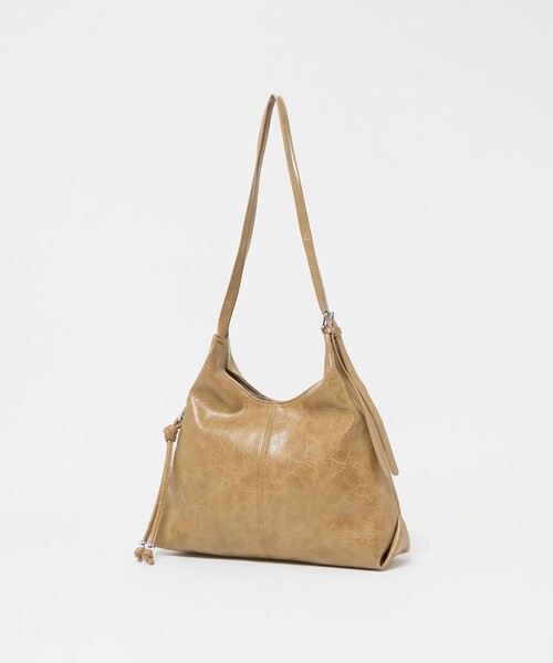 green label relaxing(グリーンレーベルリラクシング)の「ロングショルダーバッグ チャーム付き(ショルダーバッグ・レディース・ブラック/ナチュラル・FREE)」の8枚目の写真