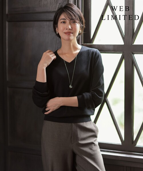 J.PRESS Ladies(J.プレス レディス)の「【WEB限定・人気定番アイテム・シーンレスに活躍】PRINCE Vネック ニット(ニット/セーター・レディース・ローズ系/ライトグレー系/ブラック系/ダークブラウン系/ホワイト系/ベージュ系/ピーコックグリーン系・SMALL)」の2枚目の写真