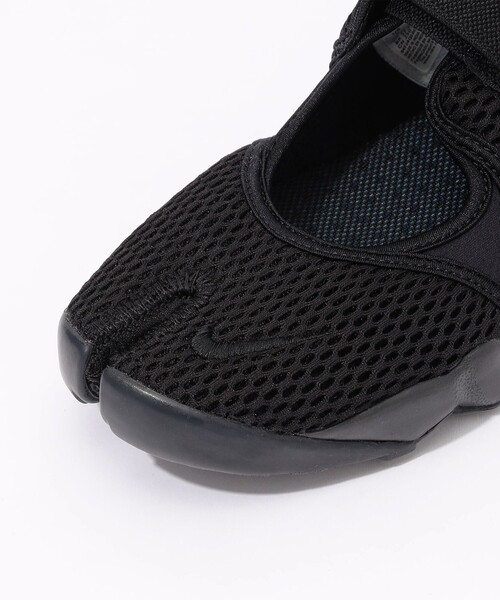 NIKE(ナイキ)の「NIKE AIR RIFT スニーカー(スニーカー・レディース・ブラック・24/23/25)」の4枚目の写真