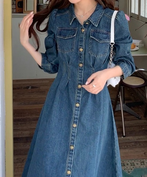 LUCPY(ラクピー)の「ウエストシェイプデニムシャツワンピース(ワンピース・レディース・ブルー・SMALL/MEDIUM/LARGE/X-LARGE)」の2枚目の写真