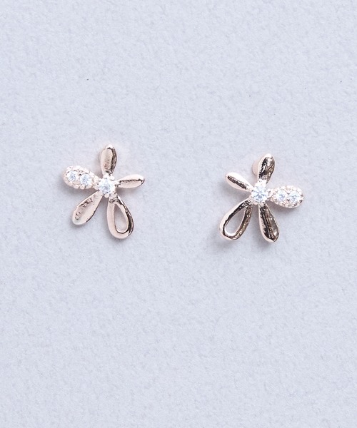 Zoule(ゾーラ)の「Zoule ゾーラ:”New me”シリーズ little flower ピアス(ピアス(両耳用)・レディース・ピンクゴールド・FREE)」の1枚目の写真