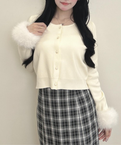 INGNI(イング)の「袖フェイクファーニットカーディガン(カーディガン/ボレロ・レディース・アイボリー/ピンク/ブラック・M)」の10枚目の写真