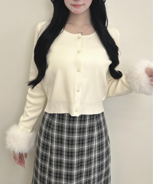 INGNI(イング)の「袖フェイクファーニットカーディガン(カーディガン/ボレロ・レディース・アイボリー/ピンク/ブラック・M)」の11枚目の写真