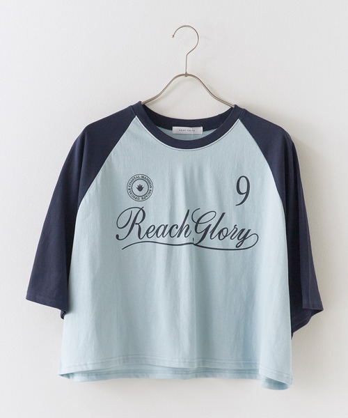 Chick(チック)の「Printed Design Raglan-Sleeve Cropped T-Shirt / プリントデザイン ラグランスリーブ クロップド丈Tシャツ スポーティ 韓国 2026年 夏 夏服 レディース(Tシャツ/カットソー・レディース・レッド/ブラック/ネイビー・FREE)」の3枚目の写真