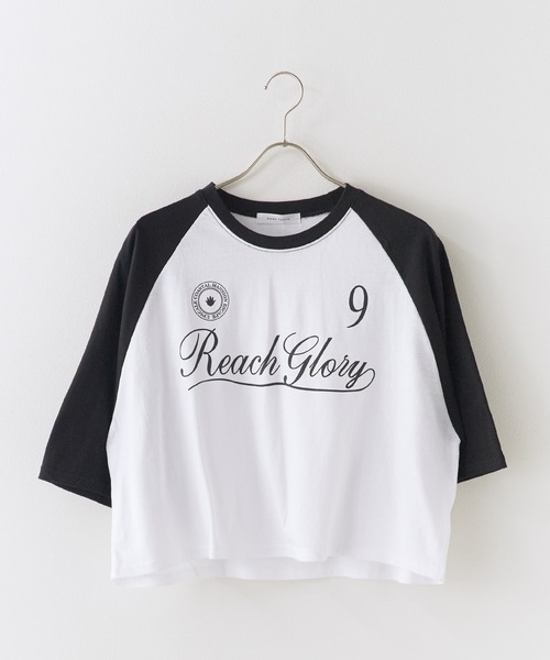 Chick(チック)の「Printed Design Raglan-Sleeve Cropped T-Shirt / プリントデザイン ラグランスリーブ クロップド丈Tシャツ スポーティ 韓国 2026年 夏 夏服 レディース(Tシャツ/カットソー・レディース・レッド/ブラック/ネイビー・FREE)」の2枚目の写真
