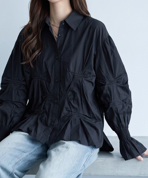umune（ウムネ）の「構築的なフォルムが目を惹く、存在感のあるデザインシャツ（シャツ/ブラウス・レディース・オフホワイト/ブラック/ブラウン・FREE）」の19枚目の写真