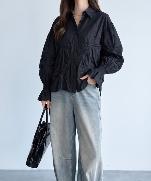 umune（ウムネ）の「構築的なフォルムが目を惹く、存在感のあるデザインシャツ（シャツ/ブラウス・レディース・オフホワイト/ブラック/ブラウン・FREE）」の20枚目の写真