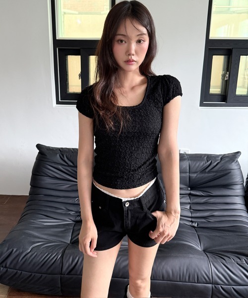 4INT.（フォイント）の「パフスリーブ リンクル オフショルダー 半袖 クロップド Tシャツ（Tシャツ/カットソー・メンズ・ホワイト/ブラック・FREE）」の11枚目の写真