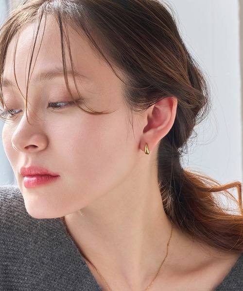 Phoebe(フィービィー)の「≪雑誌掲載≫【金属アレルギー対応】ドロップハーフフープミニピアス/サージカルステンレス(ピアス(両耳用)・レディース・ゴールド/シルバー・FREE)」の6枚目の写真