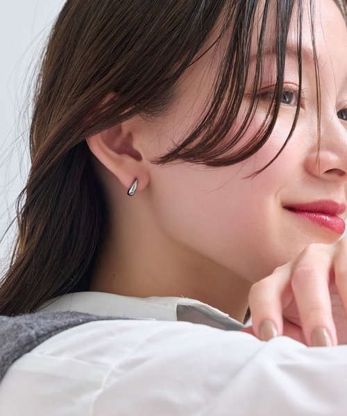 Phoebe(フィービィー)の「≪雑誌掲載≫【金属アレルギー対応】ドロップハーフフープミニピアス/サージカルステンレス(ピアス(両耳用)・レディース・ゴールド/シルバー・FREE)」の13枚目の写真
