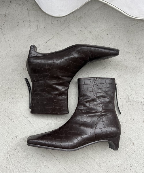 Ameri（アメリ）の「UND REPTILE SHORT BOOTS（ブーツ・レディース・ブラック/ブラウン・SMALL/MEDIUM/LARGE）」の9枚目の写真