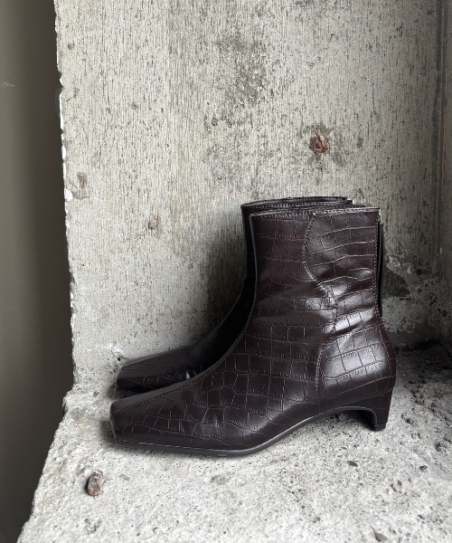 Ameri（アメリ）の「UND REPTILE SHORT BOOTS（ブーツ・レディース・ブラック/ブラウン・SMALL/MEDIUM/LARGE）」の7枚目の写真