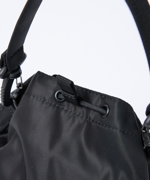 ABAHOUSE(アバハウス)の「【DsBk / ディーエスビーケー】JXF3442 EASY DRAWSTRING/イージードローストリング/巾着バッグ/ユニセックス/ ユニセックス 【WEB限定】(ショルダーバッグ・メンズ・グレー/ネイビー/ブラック/カーキ・フリー)」の9枚目の写真