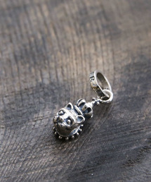 CAT HEAD w/ CROWN PENDANT