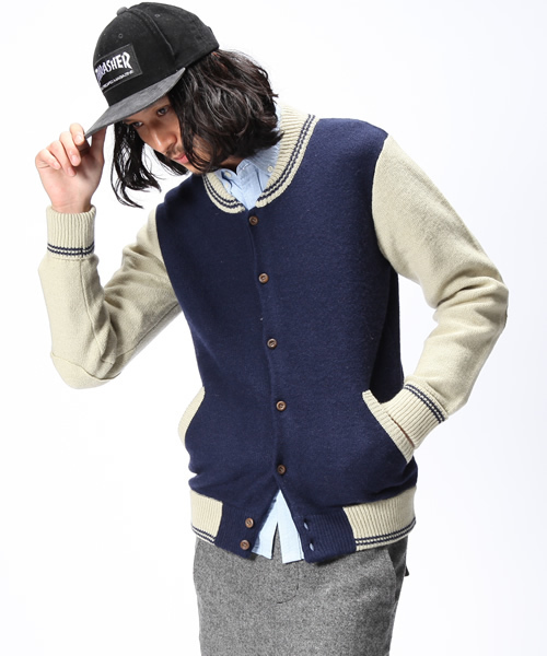 WEGO(ウィゴー)の「配色ニットスタジャン(スタジャン・メンズ・ライトグレー/ネイビー/キャメル・MEDIUM/LARGE)」の2枚目の写真