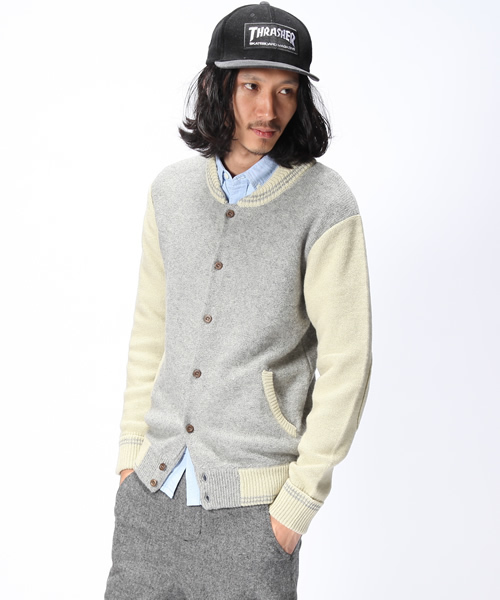 WEGO(ウィゴー)の「配色ニットスタジャン(スタジャン・メンズ・ライトグレー/ネイビー/キャメル・MEDIUM/LARGE)」の1枚目の写真