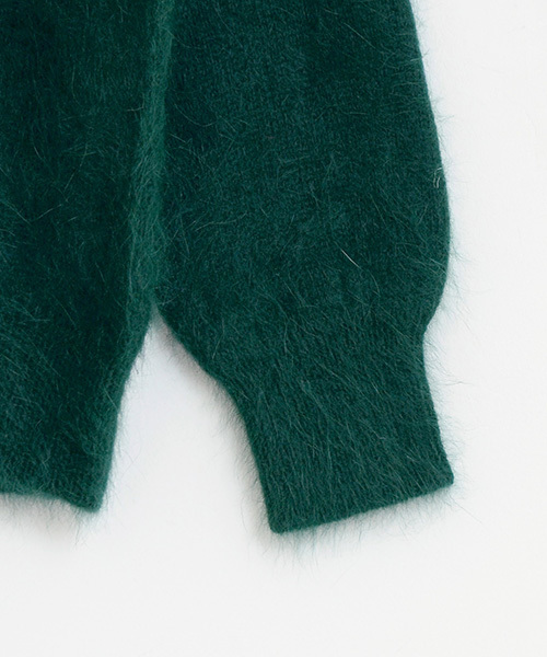 le.coeur blanc(ルクールブラン)の「アンゴラVネックニットプルオーバー(ニット/セーター・レディース・ライトグレー/ベージュ/ダークグリーン・FREE)」の4枚目の写真