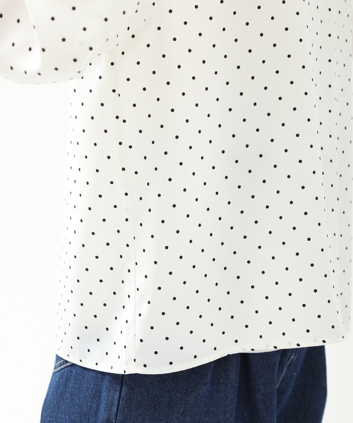 Honeys（ハニーズ）の「【水玉/ドット/無地】ハイネックブラウス（シャツ/ブラウス・レディース・アイボリー/ホワイト系その他/ブラック系その他/ブルー系その他・S/M/L）」の10枚目の写真