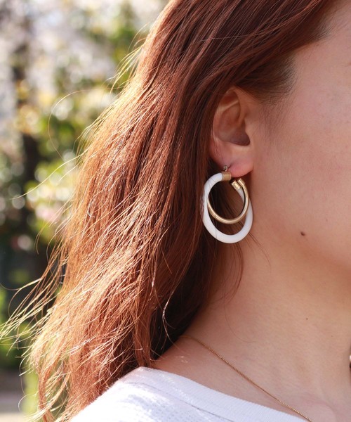 misto accessories（ミストアクセサリーズ）の「リングピアス（ピアス（両耳用）・レディース・ホワイト/ブラック・FREE）」の3枚目の写真