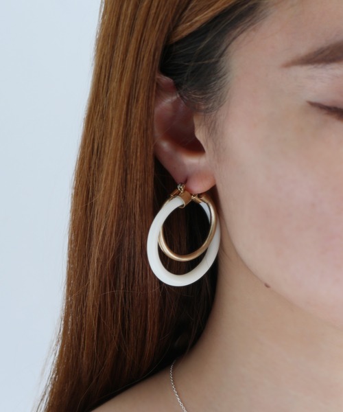 misto accessories（ミストアクセサリーズ）の「リングピアス（ピアス（両耳用）・レディース・ホワイト/ブラック・FREE）」の6枚目の写真