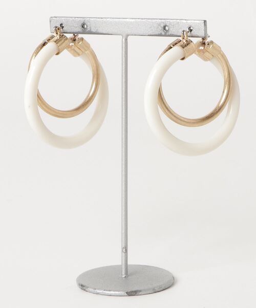 misto accessories（ミストアクセサリーズ）の「リングピアス（ピアス（両耳用）・レディース・ホワイト/ブラック・FREE）」の4枚目の写真