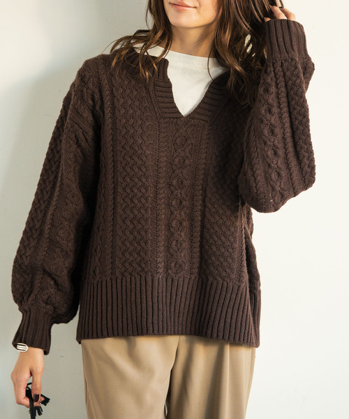Aunt Marie's（アントマリーズ）の「AUNT MARIE'S キーネックケーブルニット（ニット/セーター・レディース・ライトブルー/ベージュ/ブラウン/グリーン/ナチュラル・FREE）」の2枚目の写真