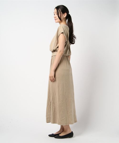 ROGER AND RAW（ロジャーアンドロウ）の「Roger&Raw/両VギャザーロングOP（ワンピース・レディース・ベージュ/ネイビー/カーキ/スミクロ・M）」の5枚目の写真