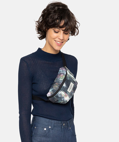 EASTPAK(イーストパック )の「SPRINGER COMFY CORDUROY ミニショルダー/ウエストバッグ(ボディバッグ/ウエストポーチ)」|マルチ