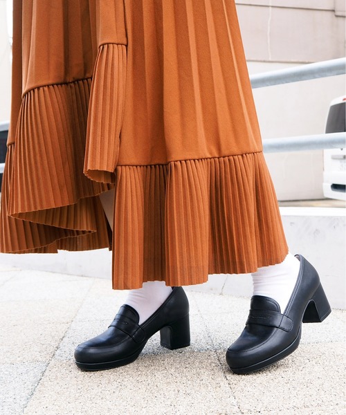 byあしながおじさん（バイアシナガオジサン）の「〈ｂｙあしながおじさん〉ローファーパンプス（ローファー・レディース・ブラック/ブラウン/ブルー/ワインレッド・22.5cm/23.5cm/24.5cm/23.0cm/24.0cm）」の2枚目の写真