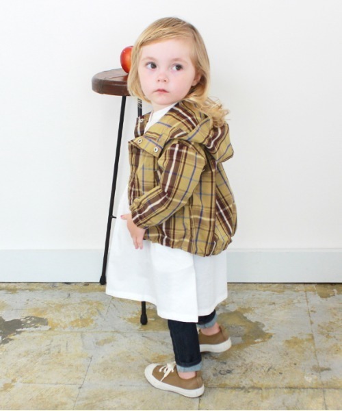 quoti use fith(クゥオティ ユース フィス)の「ビッグチェックタイプライターパーカー(マウンテンパーカー・キッズ・ベージュ/ネイビー・90/100/110/120/80/130)」の10枚目の写真
