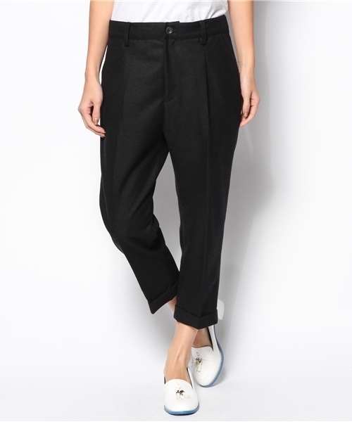 alcali（アルカリ）の「【菊池亜希子ムック マッシュvol.6掲載】 nota della mano sinistra /  杢起毛　センタープレスパンツ（その他パンツ・レディース・ブラック/グレー/ネイビー・2/3）」の2枚目の写真