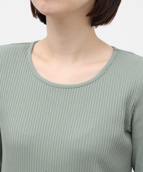 ADAM ET ROPE'(アダムエロペ)の「エルボーカットアウトTEE(Tシャツ/カットソー・レディース・ベージュ/オフホワイト/ライトグリーン・FREE)」の12枚目の写真