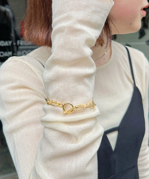 iso(イソ)の「ボリュームチェーンレイヤードブレスレット(ブレスレット・レディース・ゴールド/シルバー・FREE)」の7枚目の写真