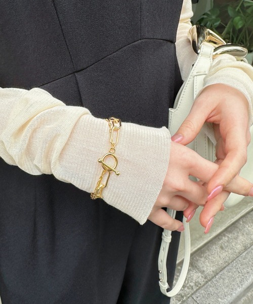 iso(イソ)の「ボリュームチェーンレイヤードブレスレット(ブレスレット・レディース・ゴールド/シルバー・FREE)」の5枚目の写真