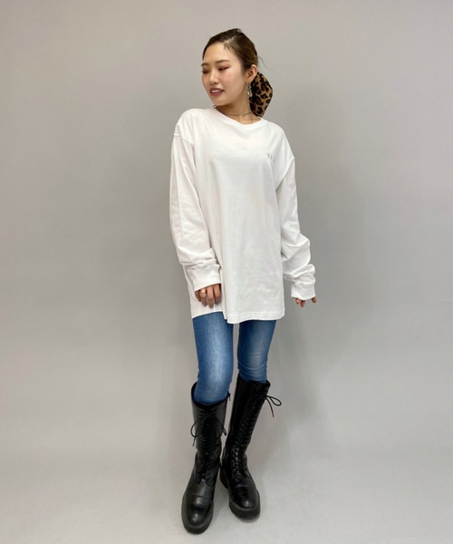 NEW ERA(ニューエラ)の「NEW ERA/ニューエラ 高橋愛コラボ ビッグシルエット ワンポイントロンT 12674273(Tシャツ/カットソー・レディース・ホワイト・L/M)」の7枚目の写真