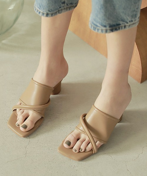 LE VERNIS（ル・ベルニ）の「チューブミュール（サンダル・レディース・ブラック/アイボリー/ブラウン系その他・23/23.5/24/24.5）」の4枚目の写真