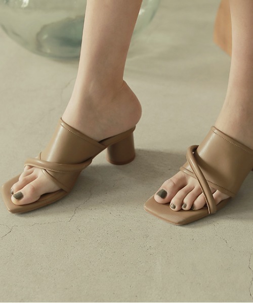 LE VERNIS（ル・ベルニ）の「チューブミュール（サンダル・レディース・ブラック/アイボリー/ブラウン系その他・23/23.5/24/24.5）」の6枚目の写真