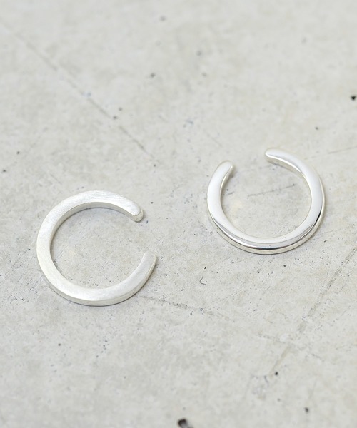 NARRATIVE PLATOON(ナラティブ プラトゥーン)の「NARRATIVE PLATOON ナラティヴプラトゥーン / Slice ear cuff シルバー925スライスイヤーカフ イヤカフ 鏡面カラー / np-ec004(イヤーカフ・メンズ・シルバー・FREE)」の2枚目の写真