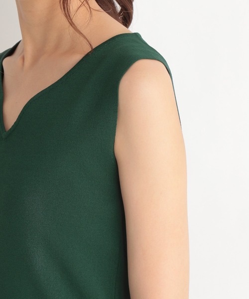 Andemiu（アンデミュウ）の「デコルテ美人ハートネックニットノースリ―ブ948834（Tシャツ/カットソー・レディース・チャコールグレー/ブラック/グリーン・FREE）」の17枚目の写真