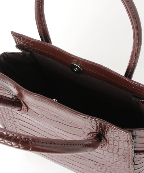 Per sist ence（パーシエンス）の「Per sist ence/パーシエンス　クロコ型押しショルダーバッグ（ショルダーバッグ・レディース・ブラウン/アイボリー・FREE）」の5枚目の写真